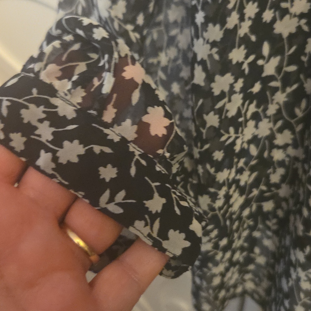 Sheer Floral V-Neck Long-Sleeve Blouse - Black/White - XXL - Picture 5 of 9